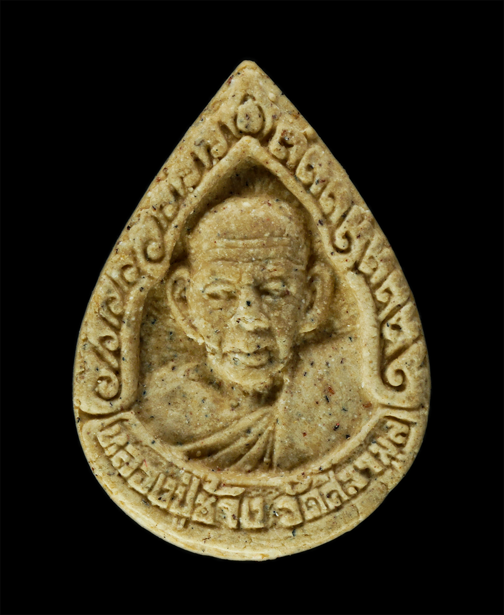 9Dec24 (31)ap.jpg - พระผงหลวงพ่อช้าง หลวงปู่คล้าย วัดศิลามูล บ้านคลองท่อ ต.หินมูล อ.บางเลน จ.นครปฐม เนื้อผงพุทธคุณ ผงว่าน พระเก่าสวย มวลสารดี น่าเก็บสะสมบูชา พร้อมกล่องเด [..] | https://kamulet.in.th